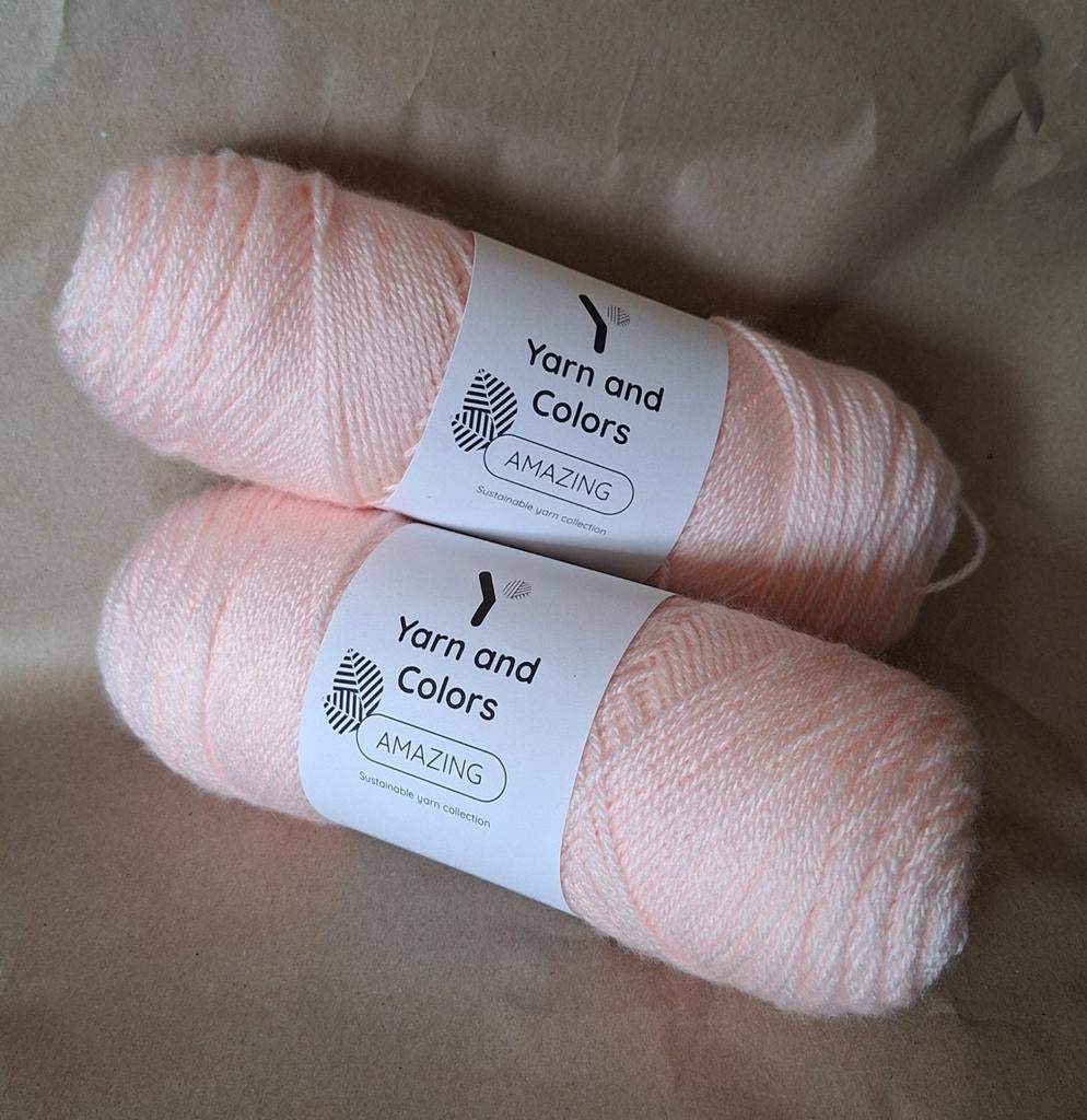 5 bollen Yarn and Colors Amazing, Pearl 043, Ophalen of Verzenden, Nieuw, Breien of Haken, Wol of Garen