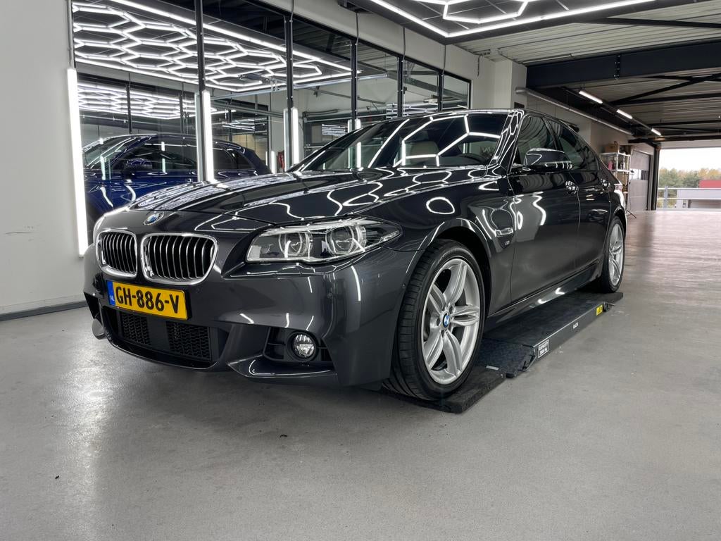 BMW 5-Serie 2.0 520I AUT 184 PK 2014 Grijs, Auto's, Achterwielaandrijving, Beige, 4 cilinders, 2000 kg