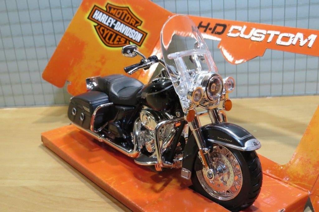 Harley Davidson FLHRC road king classic 1:12 32322, May Cheong Group France S.A.S., Nieuw, Ophalen of Verzenden, 1:9 t/m 1:12