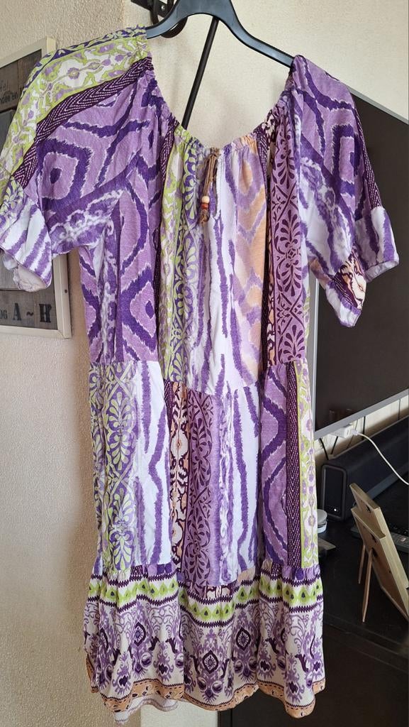 Paarse jurkje met patroon off shoulder, Kleding | Dames, Paars, Maat 42/44 (L), Ophalen of Verzenden, Zo goed als nieuw