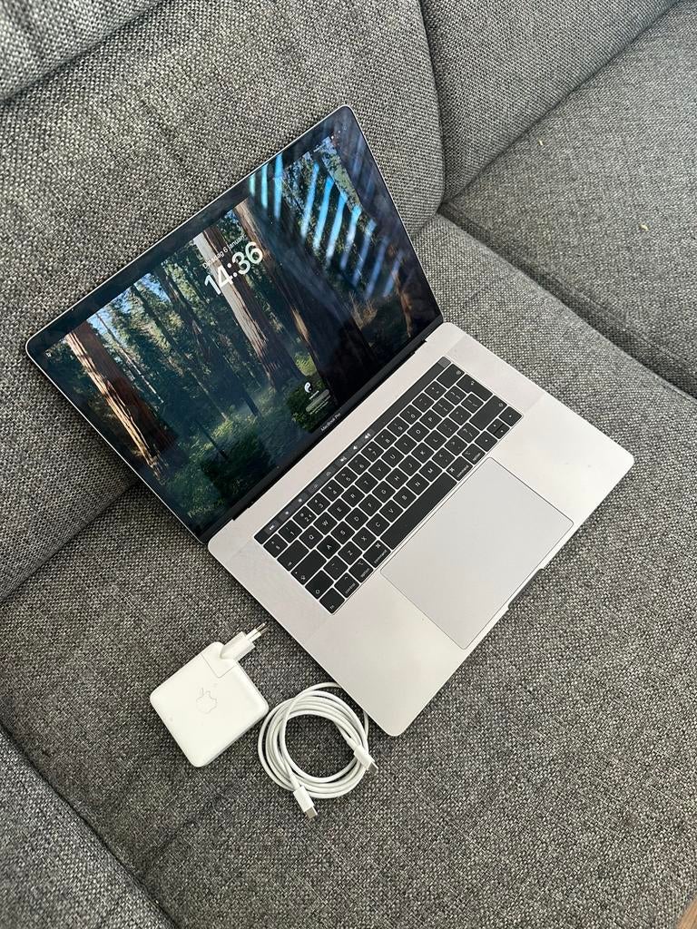 MacBook Pro (15-inch, 2018) Touch Bar met Touch ID-sensor, Computers en Software, Apple Macbooks, Ophalen of Verzenden, Zo goed als nieuw