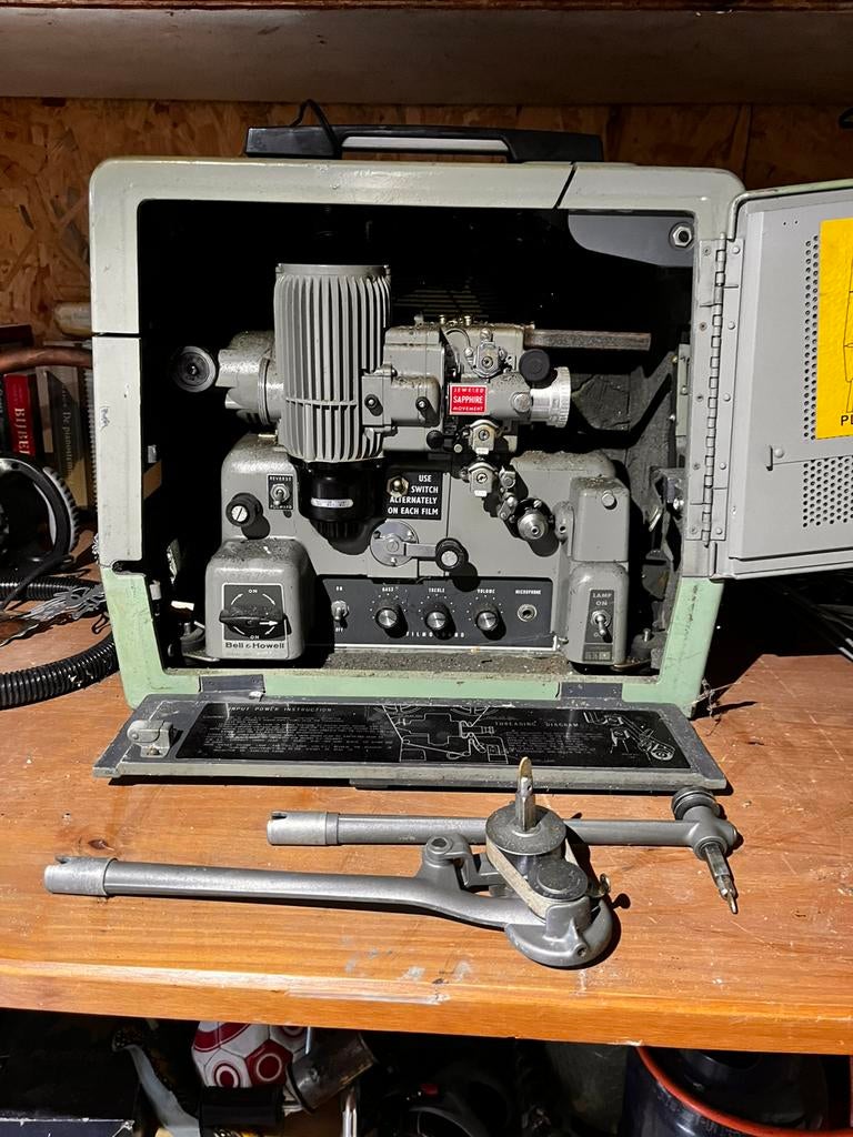 Film projector Bell & Howell, Verzamelen, Fotografica en Filmapparatuur, Ophalen, 1960 tot 1980, Projector