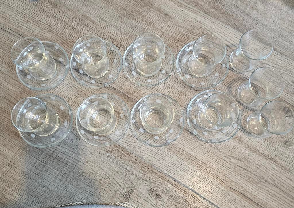 Glazen theeglazen met schotels en asbakken, Antiek en Kunst, Antiek | Glas en Kristal, Ophalen