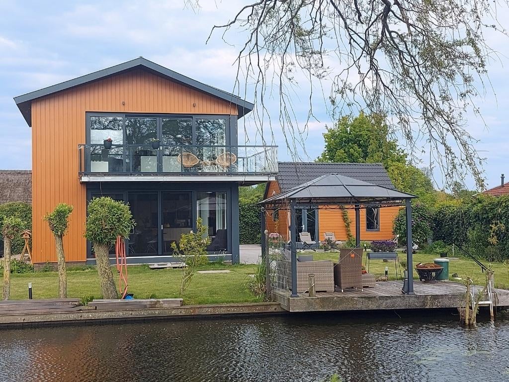 vakantiehuis te huur, 2 slaapkamers, Landelijk, Wasmachine, Aan meer of rivier