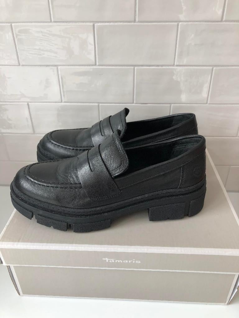 Zwarte instappers, Tamaris, Ophalen of Verzenden, Zo goed als nieuw, Instappers