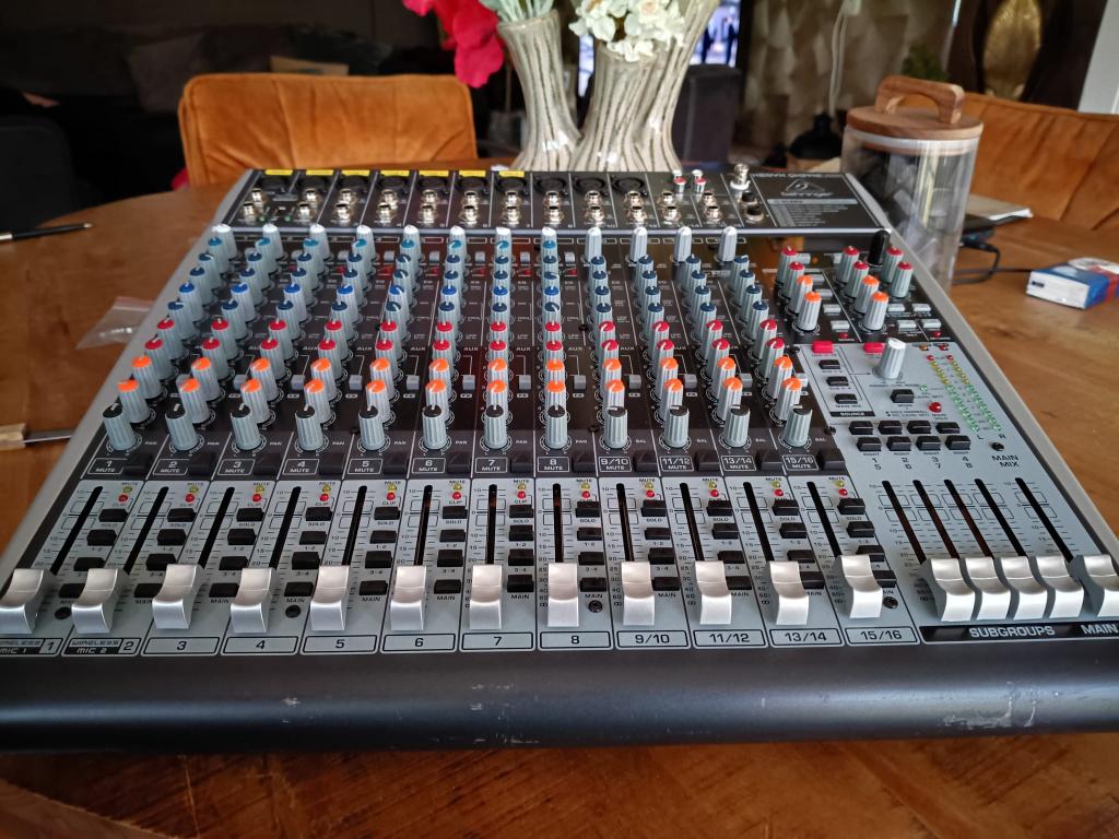 Mengpaneel 24 Kanaals Behringer, Muziek en Instrumenten, Mengpanelen, Zo goed als nieuw, 20 kanalen of meer, Microfooningang, Ophalen