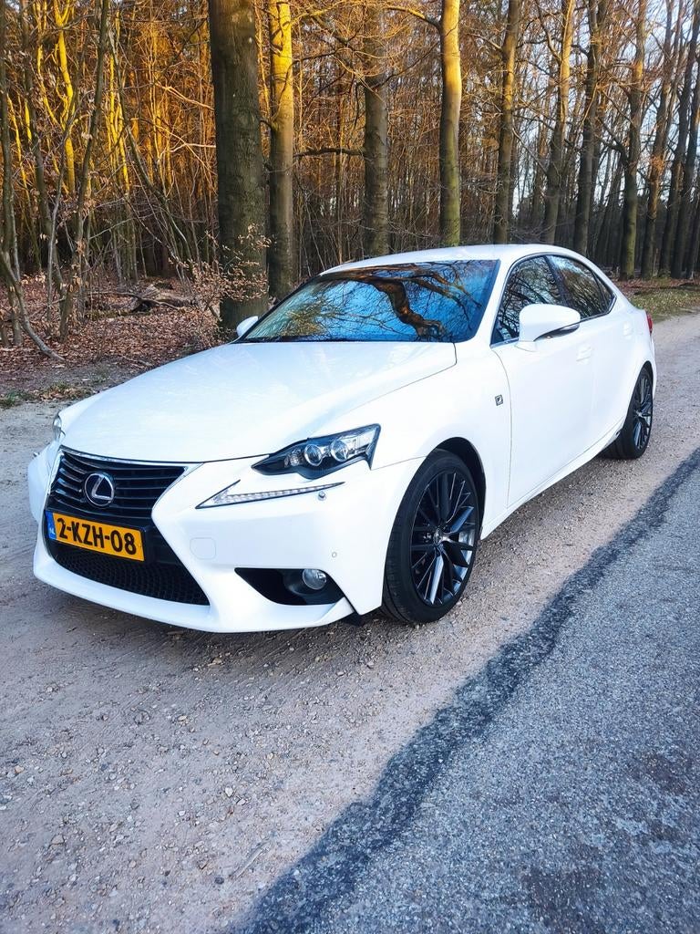 Lexus IS 300H 2.5 Hybrid CVT 2013 Wit, Euro 5, Achterwielaandrijving, 181 pk, Onderhoudsboekje