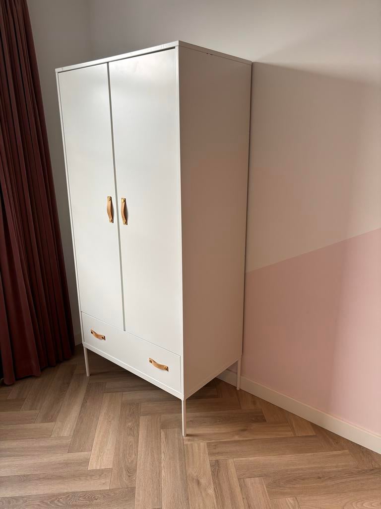 Coming Kids kast Bliss wit met leren handgrepen, Kinderen en Baby's, Kinderkamer | Commodes en Kasten, Ophalen, Gebruikt, Kast