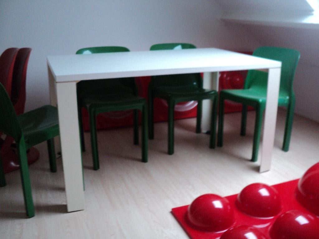 Artemide wit kunststof design eettafel eretteo jaren 70, Huis en Inrichting, Ophalen, Kunststof, Gebruikt, 100 tot 150 cm