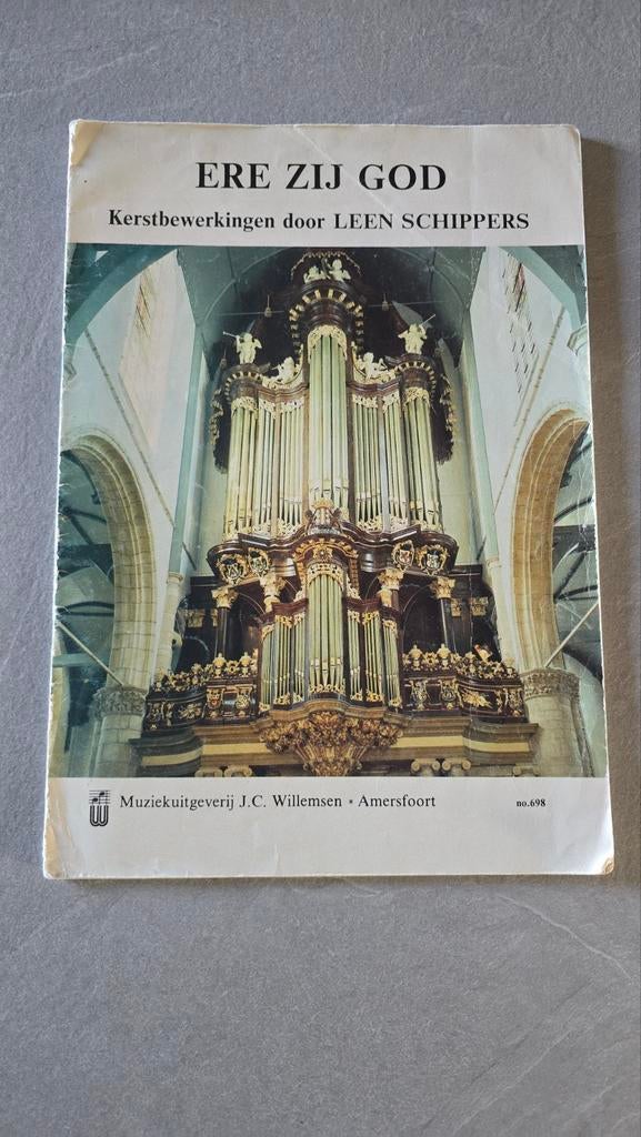 ERE ZIJ GOD Kerstbewerkingen door LEEN SCHIPPERS, Boeken, Ophalen of Verzenden, Gelezen, Leen Schippers, Christendom | Protestants