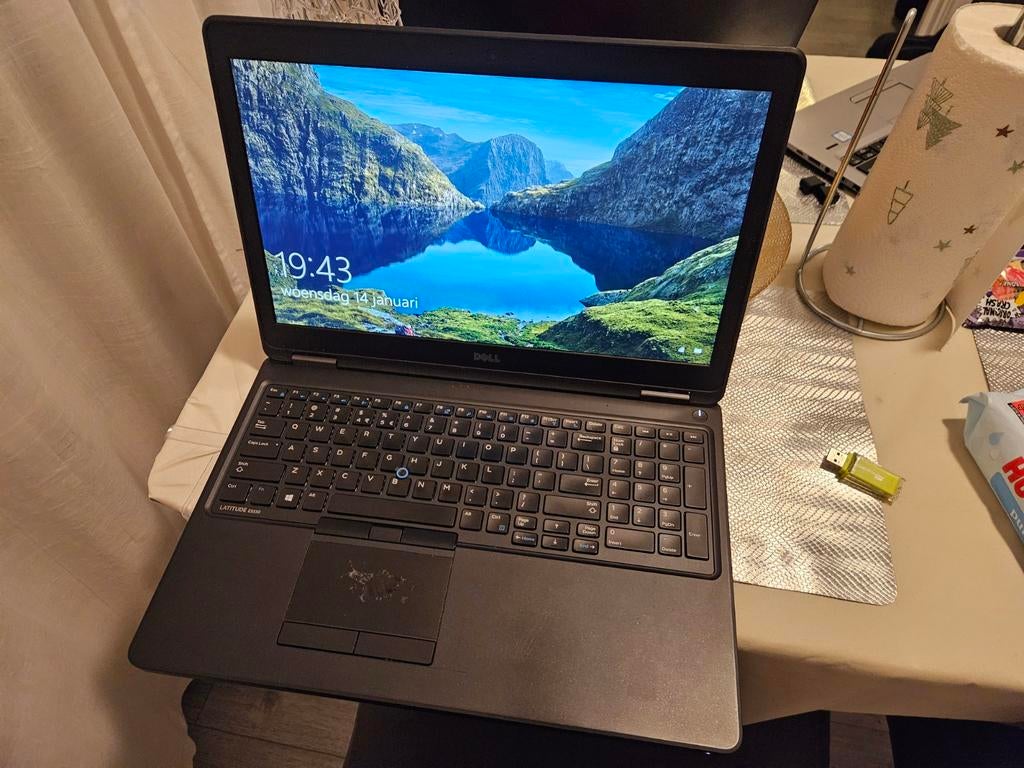 Dell Latitude 5590, Computers en Software, Windows Laptops, Ophalen, Gebruikt, 2 tot 3 Ghz, 8 GB