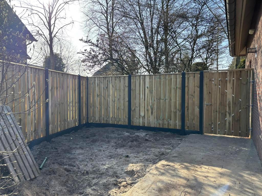 Grenen hout/beton schutting €100 p/m inclusief montage, Ophalen, 1 tot 2 meter, Minder dan 3 meter, Zo goed als nieuw