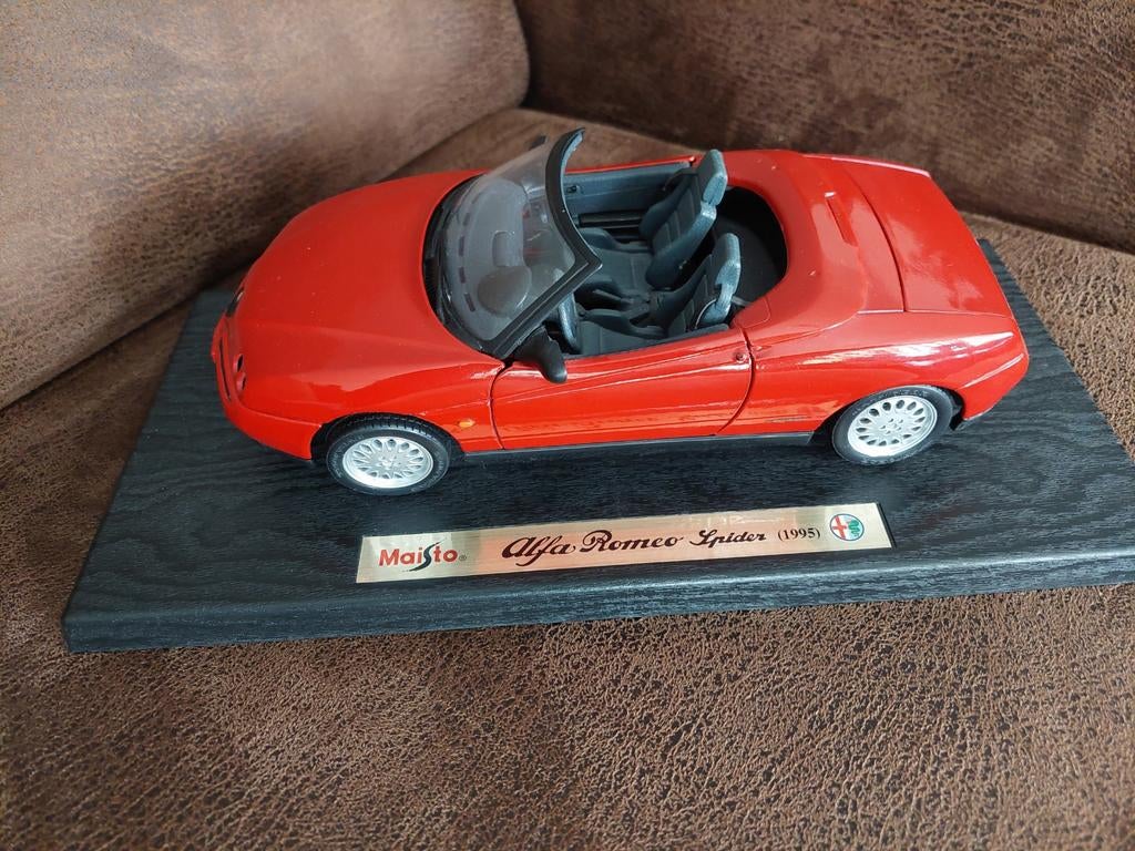 Alfa-Romeo Spider schaalmodel auto 1.18, Hobby en Vrije tijd, Modelauto's | 1:18, Ophalen, Zo goed als nieuw, Auto, Maisto