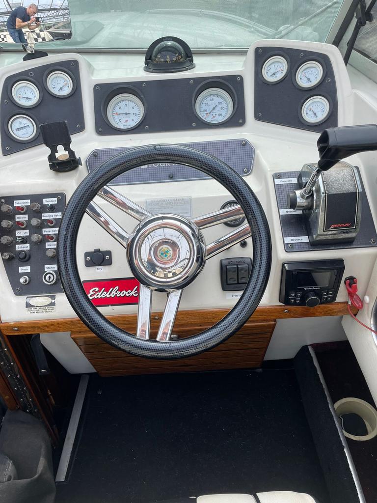 Four Winns 241 Liberator - Mercruiser 454 V8, 330pk, Watersport en Boten, Ophalen, Gebruikt, Binnenboordmotor, 6 meter of meer