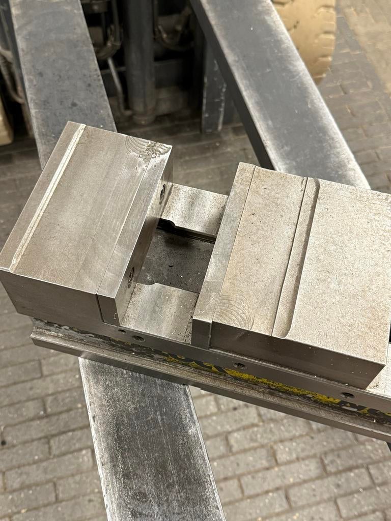 NCBLOCK Machineklem - 160mm bekbreedte, 250mm opening, Ophalen, NCBLOCK, Dimatech, Dimatech