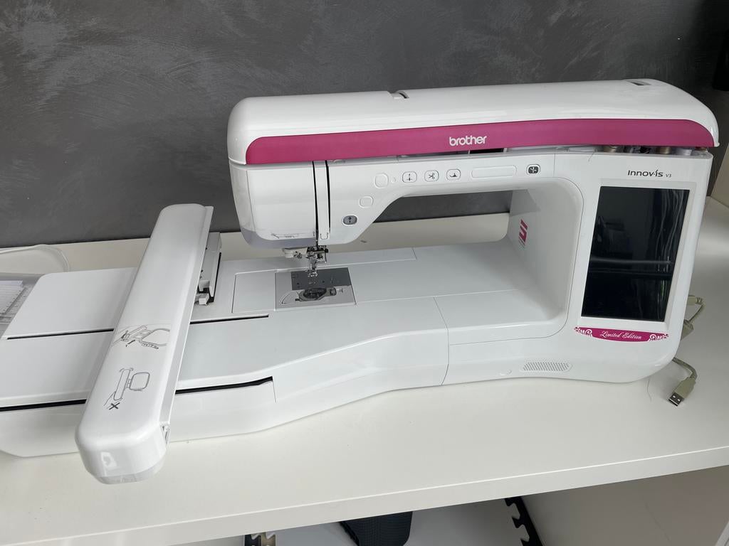 Brother Innov-is V3 Borduurmachine, Hobby en Vrije tijd, Borduren en Borduurmachines, Ophalen, Zo goed als nieuw, Machineborduren