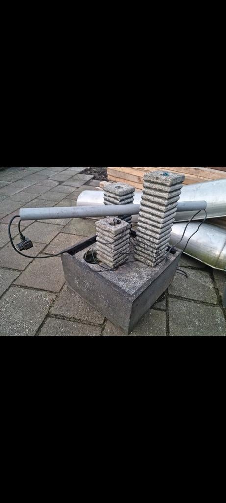 Fantastisch stenen fontein inclusief 3 zuilen steentjes etc., Tuin en Terras, Waterpartijen en Fonteinen, Gebruikt, Waterornament