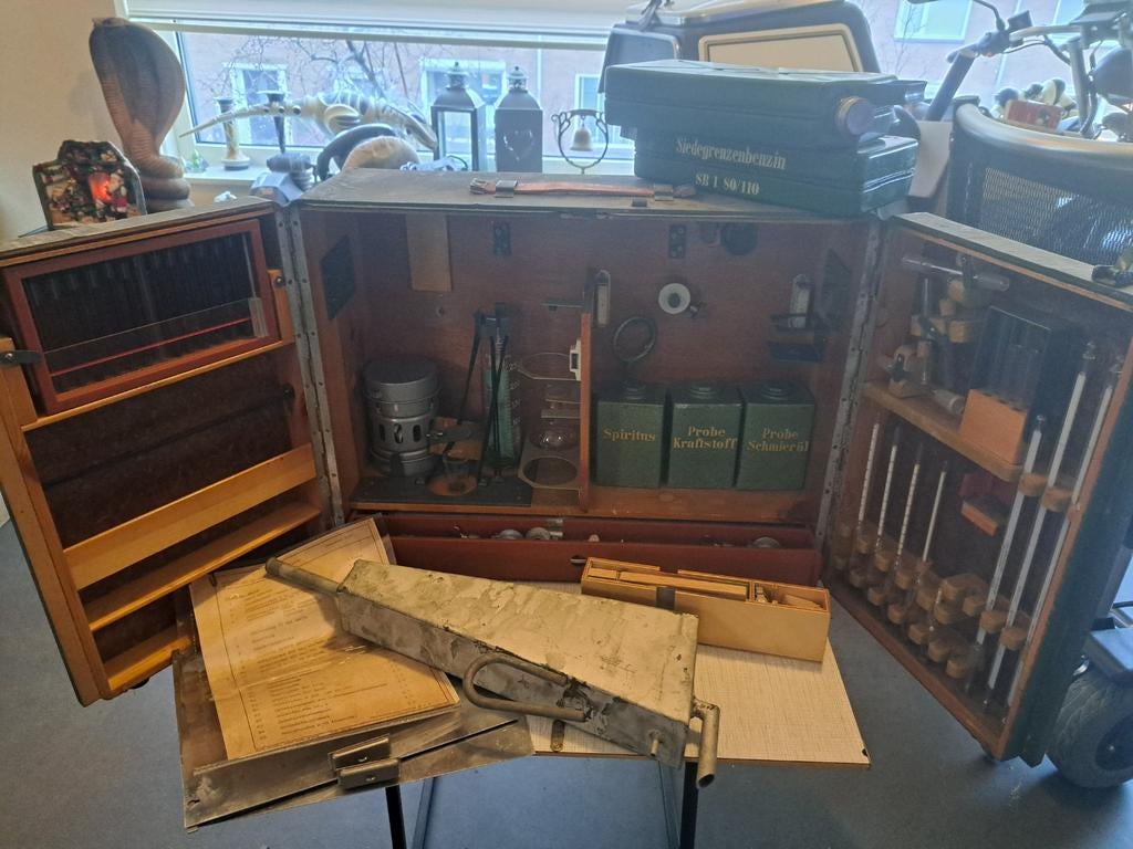 DDR Veldlab brandstoffen 1971 - Compleet & Nieuw!, Ophalen, Minder dan 50 cm, Nieuw, Minder dan 50 cm