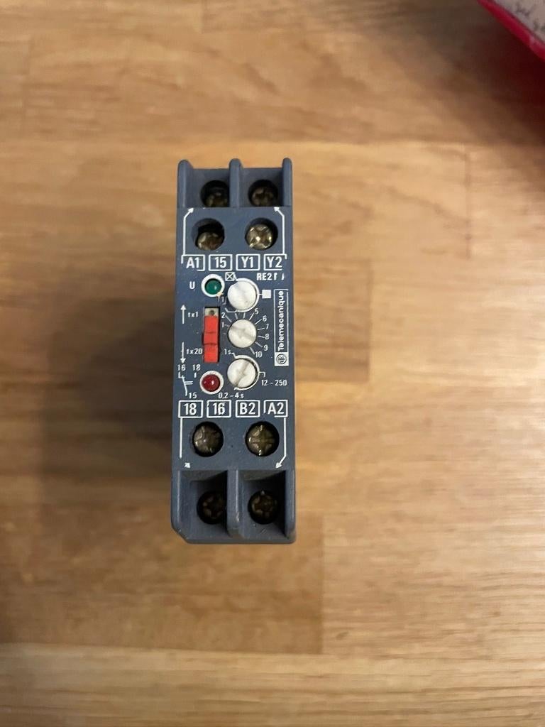 Telemecanique RE2-MA201M Time Relay, Ophalen of Verzenden, Gebruikt