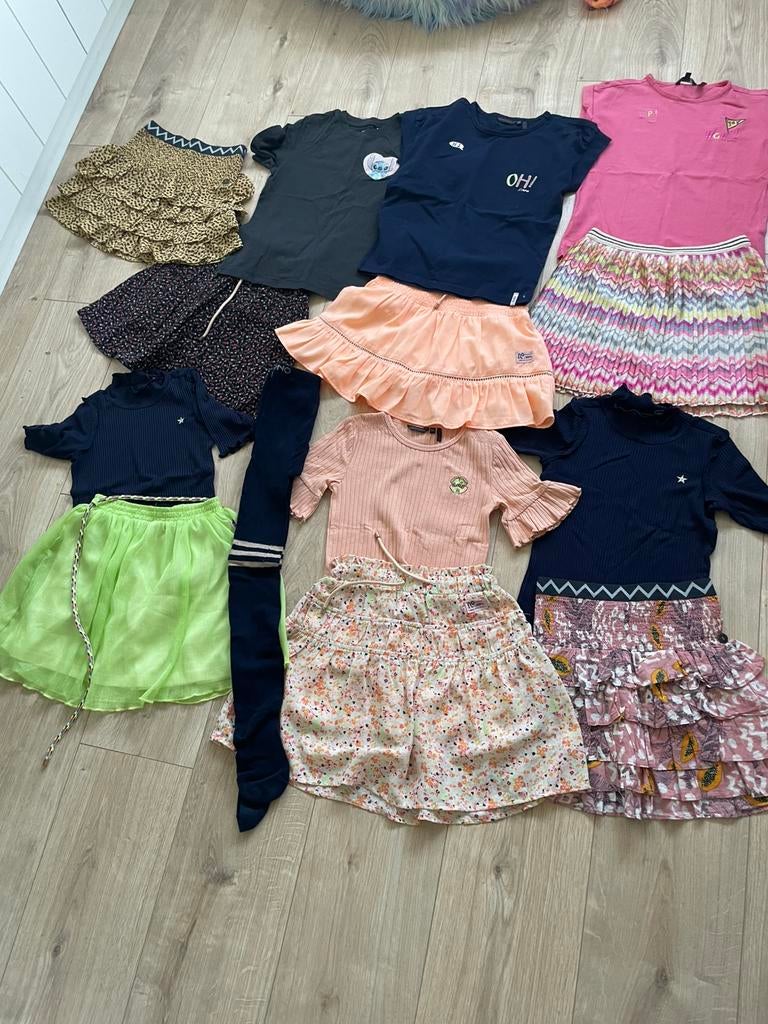 Pakket rokjes met shirts, maat 122 / 128, zgan, Ophalen of Verzenden, Zo goed als nieuw, Meisje, Jurk of Rok