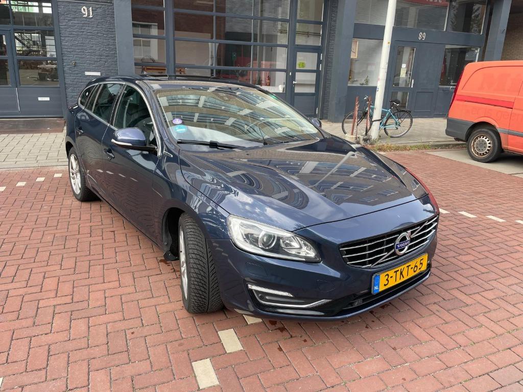 Volvo V60 D6 Plug-in Hybrid 2014 Blauw, Auto's, Automaat, Blauw, Particulier, USB