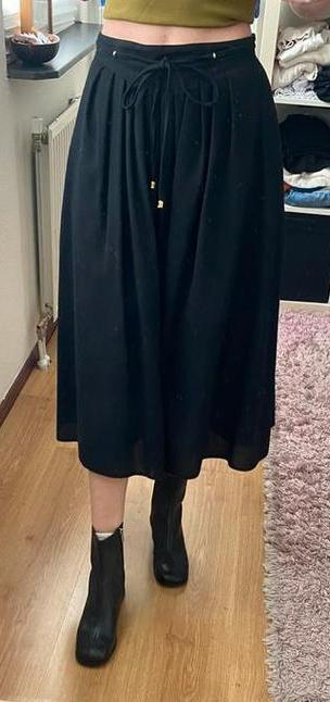 Vintage wollen lange rok, Maat 38/40 (M), Zwart, Ophalen of Verzenden, Gedragen