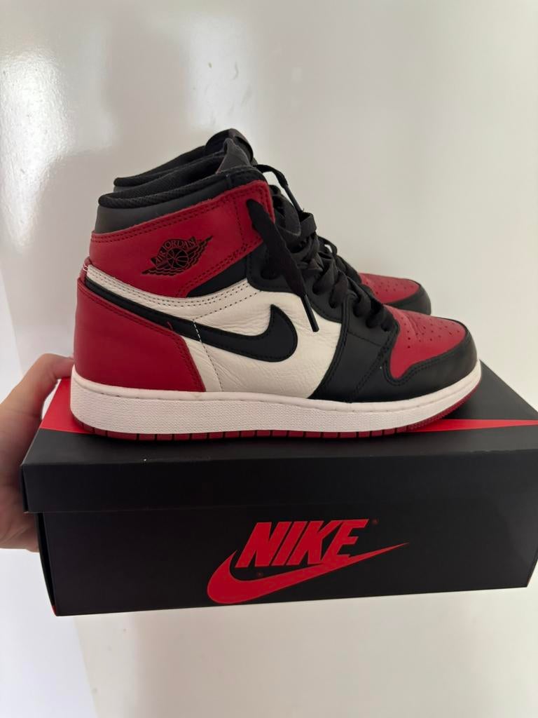 Jordan 1 bred toe, Ophalen of Verzenden, Zo goed als nieuw, Rood, Sneakers of Gympen