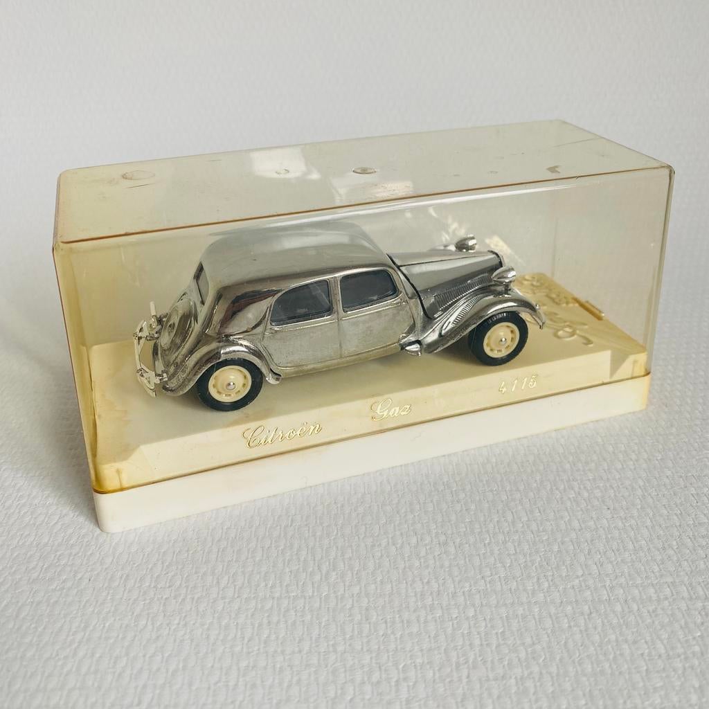 Citroën Traction Avant 15CV chrome limited edition, Hobby en Vrije tijd, Modelauto's | 1:43, Ophalen of Verzenden, Zo goed als nieuw