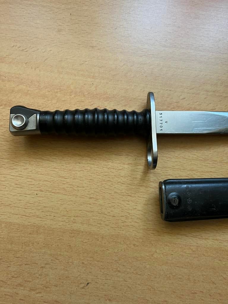 Zwitserse M1957 SIG bajonet, Verzamelen, Ophalen of Verzenden, Landmacht, Overige gebieden, Mes of Dolk