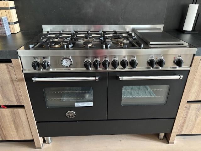 F. Bertazzoni Fornuis, Ophalen, 60 cm of meer, Grill, Zo goed als nieuw