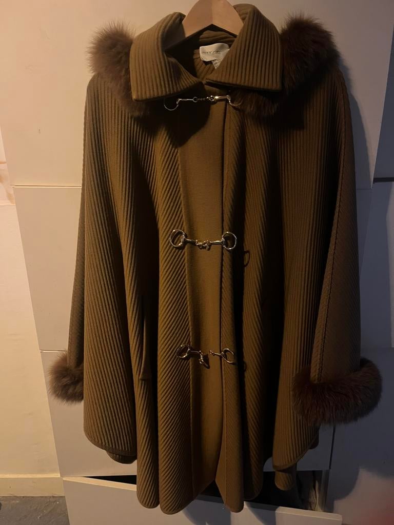 Stizzoli  cape zo mooi, Kleding | Dames, Jassen | Winter, Ophalen of Verzenden, Zo goed als nieuw, Bruin