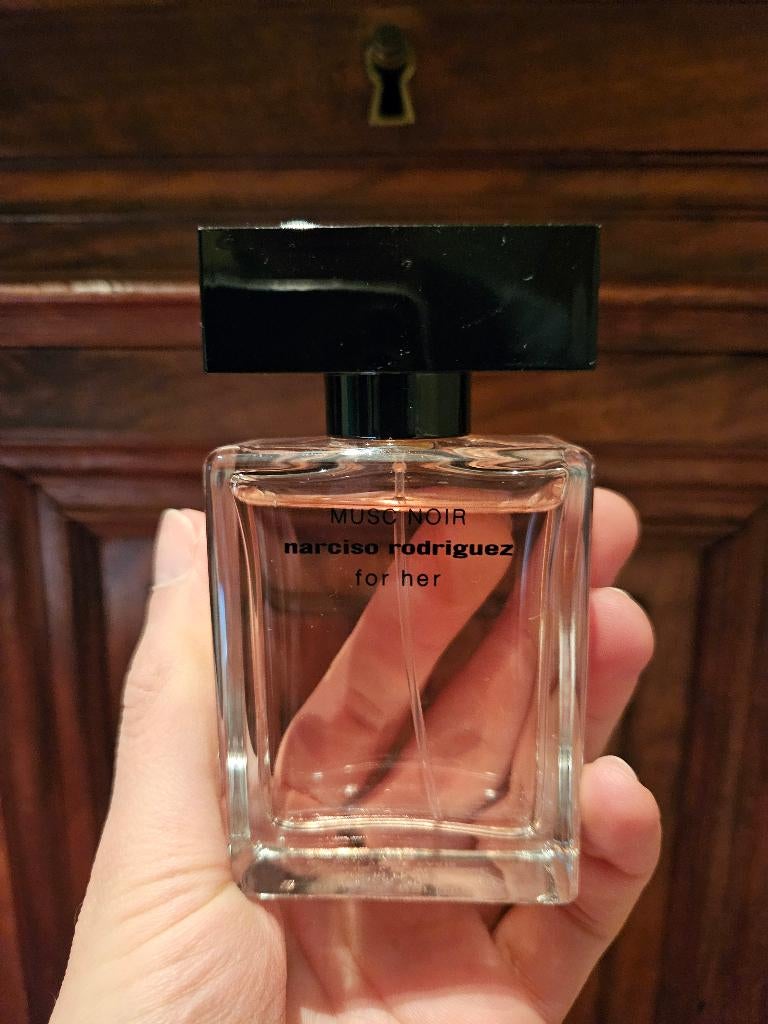Narciso Rodriguez 'Musc Noir' 30 ml parfum voor dames, Sieraden, Tassen en Uiterlijk, Uiterlijk | Parfum, Zo goed als nieuw, Ophalen of Verzenden