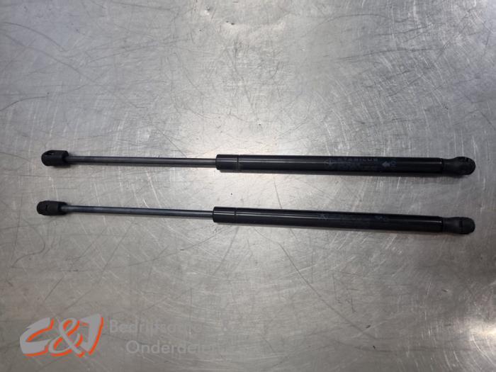 Gasdemper Motorkap Set van een Dodge RAM, Gebruikt, -, - 20
7903AG  Hoogeveen, Ophalen of Verzenden