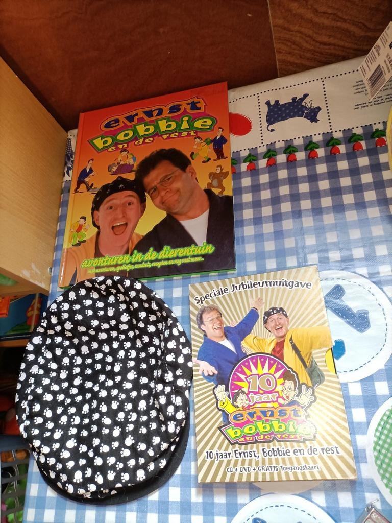 Ernst en Bobbie pet, boek Dierentuin en cd en dvd 10 jaar, Ophalen of Verzenden