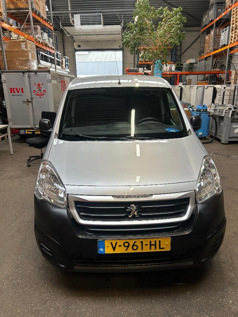 Peugeot Partner 1.6 HDI 55KW 2017, Auto's, Bestelauto's, Voorwielaandrijving, Stof, 4 cilinders, 0 kg
