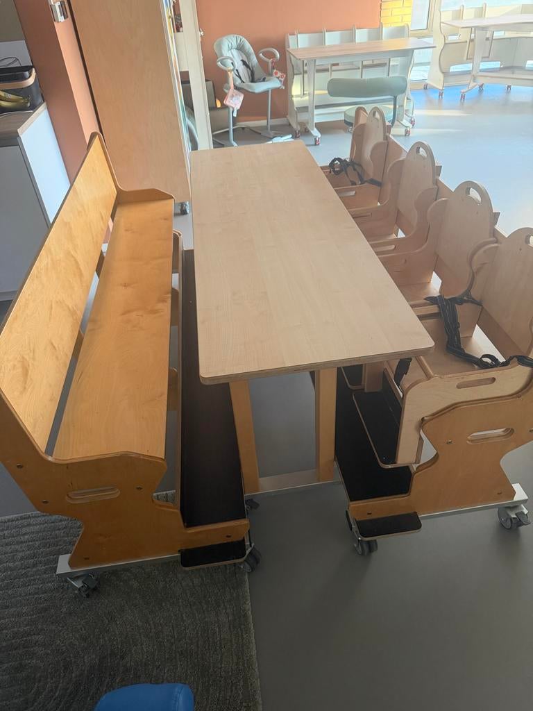 Kinderopvang banken met tafel en inzetstoeltjes, Ophalen of Verzenden, Gebruikt, Overige typen, Gordel(s)