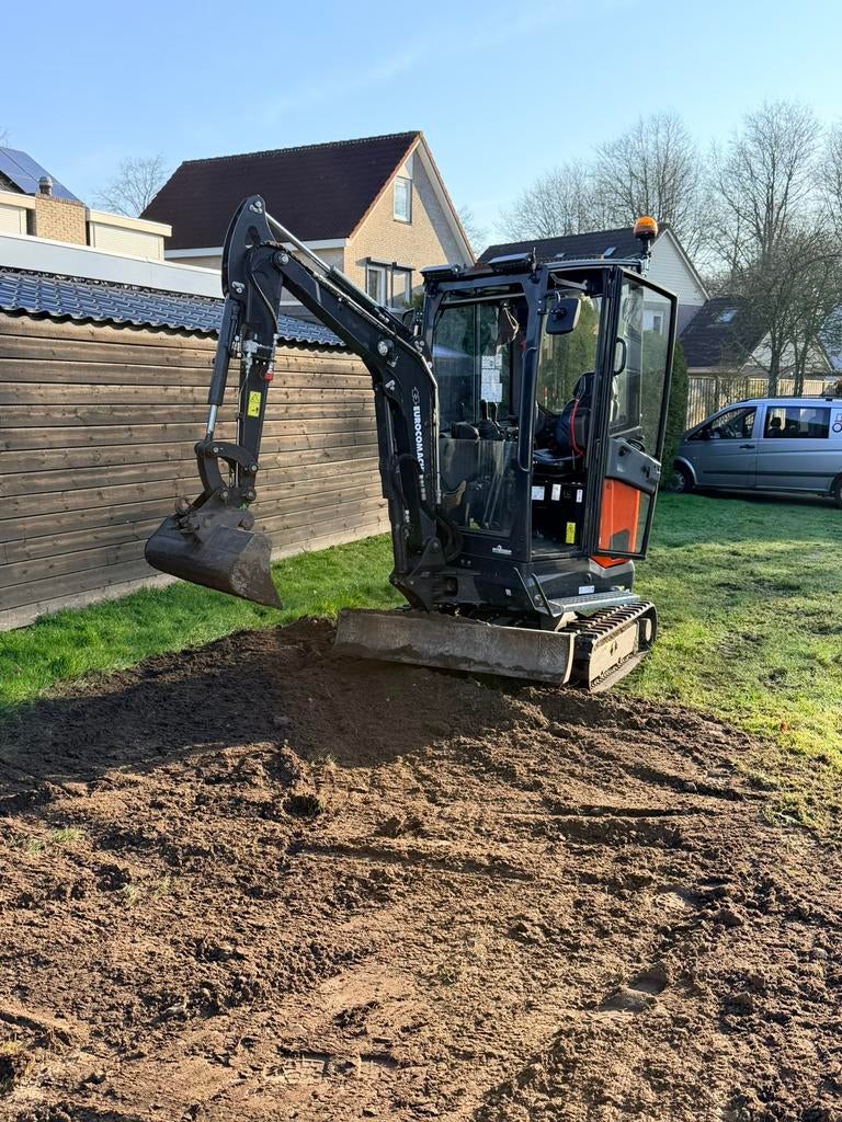 Minikraan met machinist