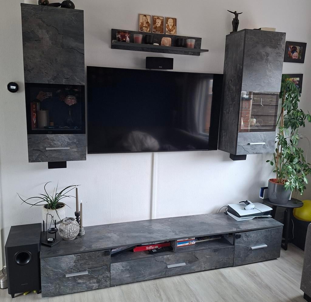 Tv kast met 2 hangkastjes, Ophalen