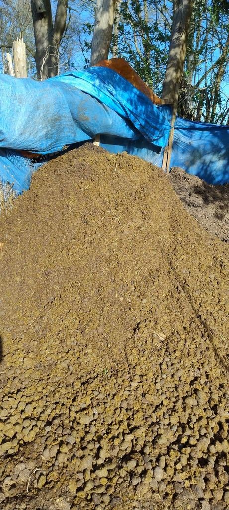 Mest vrij van stro en hooi fruitbomen struiken ,planten, Ophalen