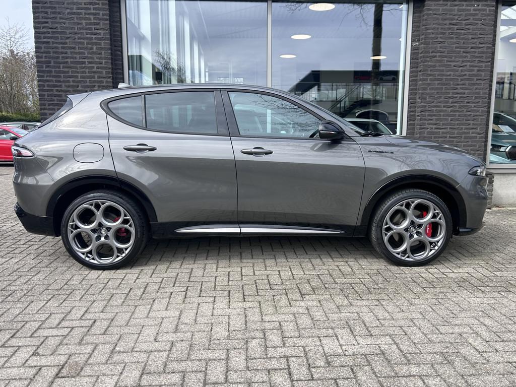 Alfa Romeo Tonale 1.3T PHEV Edizione Speciale | Panorama dak, 12 maanden, 77 km/l, Gebruikt, Zwart