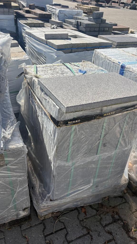 terrastegel licht grijs 60x60x4 Brest gecoat 26m2, Nieuw, Ophalen of Verzenden, 10 m² of meer, Beton
