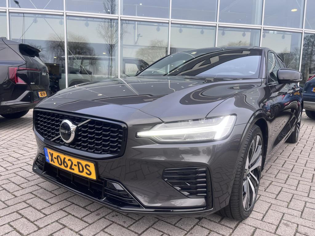 Volvo S60 Recharge T6 AWD Plus Dark | NL-AUTO | Harman & Kar, Auto's, Volvo, Stof, Gebruikt, Euro 6, 4 cilinders