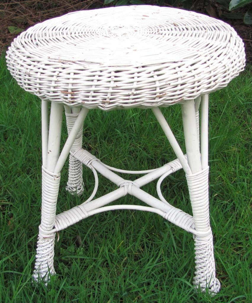 Wit rond rotan tafeltje / witte tafel. Bijzettafeltje., Huis en Inrichting, Tafels | Bijzettafels, Overige materialen, Minder dan 55 cm