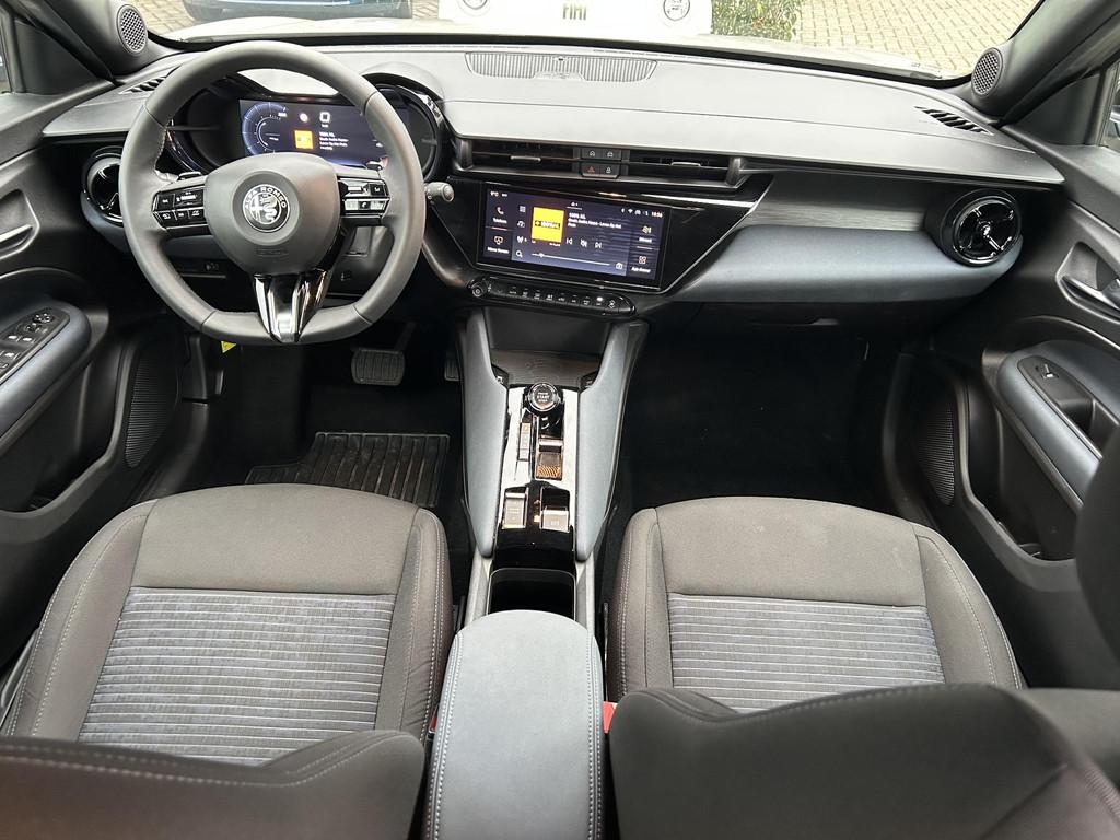Alfa Romeo Junior 1.2 Turbo 145pk Hybrid Ibrida | Apple carp, Stof, Euro 6, 1199 cc, 620 kg
