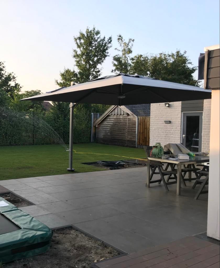 Solero Zweefparasol 4x4mtr. Horeca kwaliteit parasol, Tuin en Terras, Parasols, Ophalen, Gebruikt, Kantelbaar, Zweefparasol