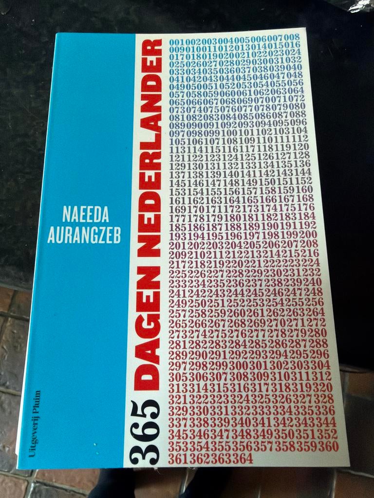 NK1.  Naeeda Aurangzeb - 365 dagen Nederlander, Boeken, Politiek en Maatschappij, Zo goed als nieuw, Wereld, Ophalen of Verzenden