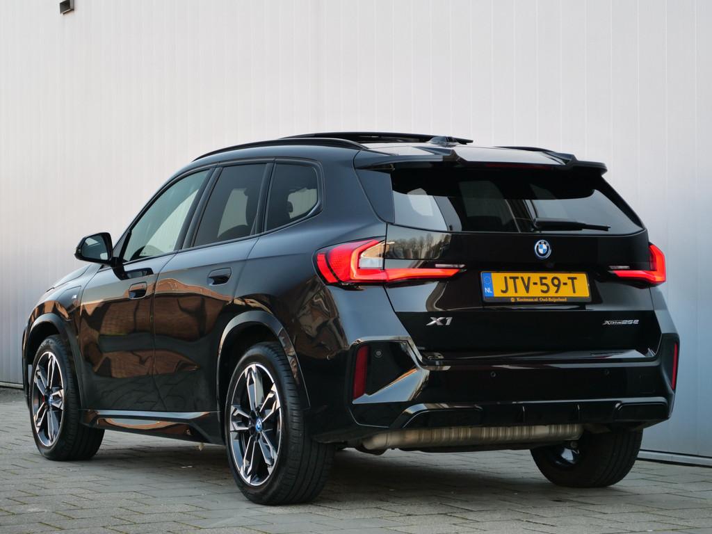 BMW X1 xDrive25e M Sport pakket Pro 245 Pk Automaat Schuifda, Zwart, Bedrijf, Vierwielaandrijving, Hybride Elektrisch/Benzine