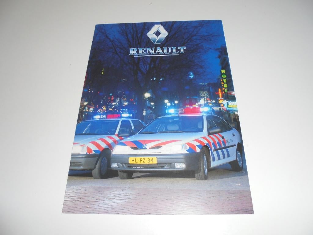 brochure Renault 19 en Laguna surveillancevoertuigen 1994, Ophalen of Verzenden, Nieuw, Renault