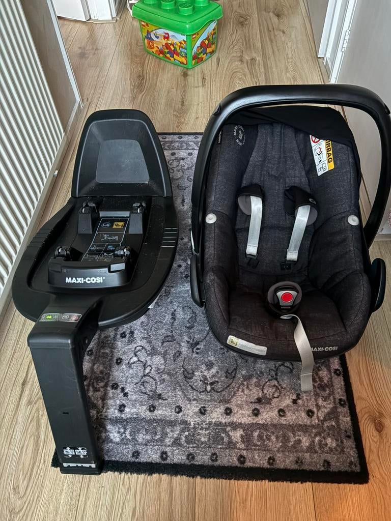Maxicosi Pebble Plus en Isofix base FamilyFix 3, Kinderen en Baby's, Autostoeltjes, Ophalen, Gebruikt, Isofix, 0 t/m 13 kg