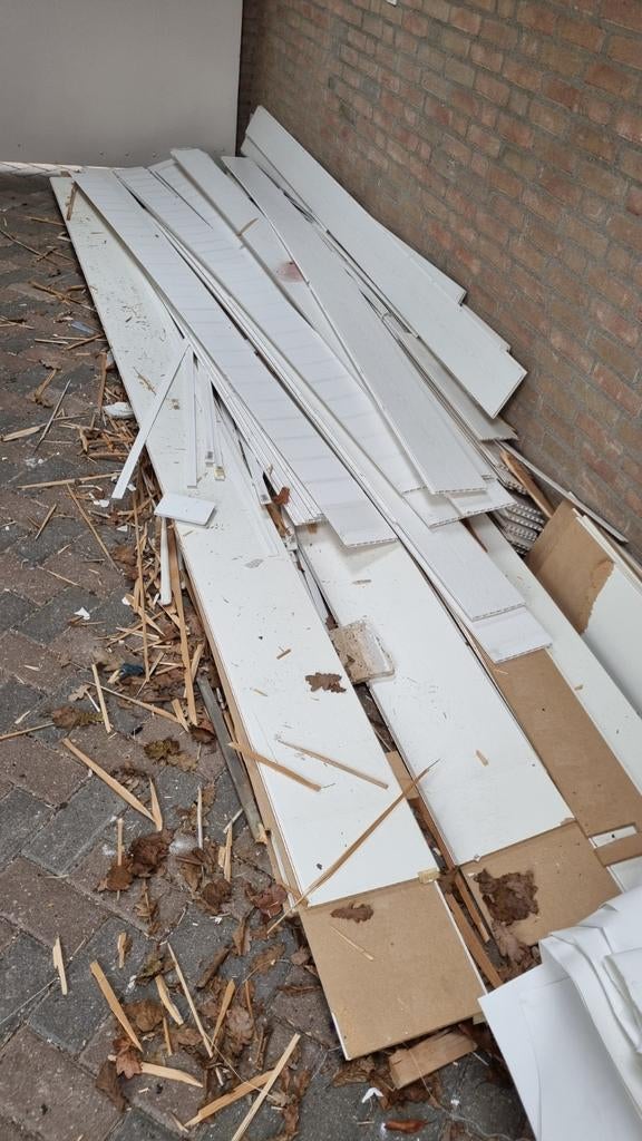 GRATIS! Plafond platen spaanplaat en plastic weg=weg!, Ophalen